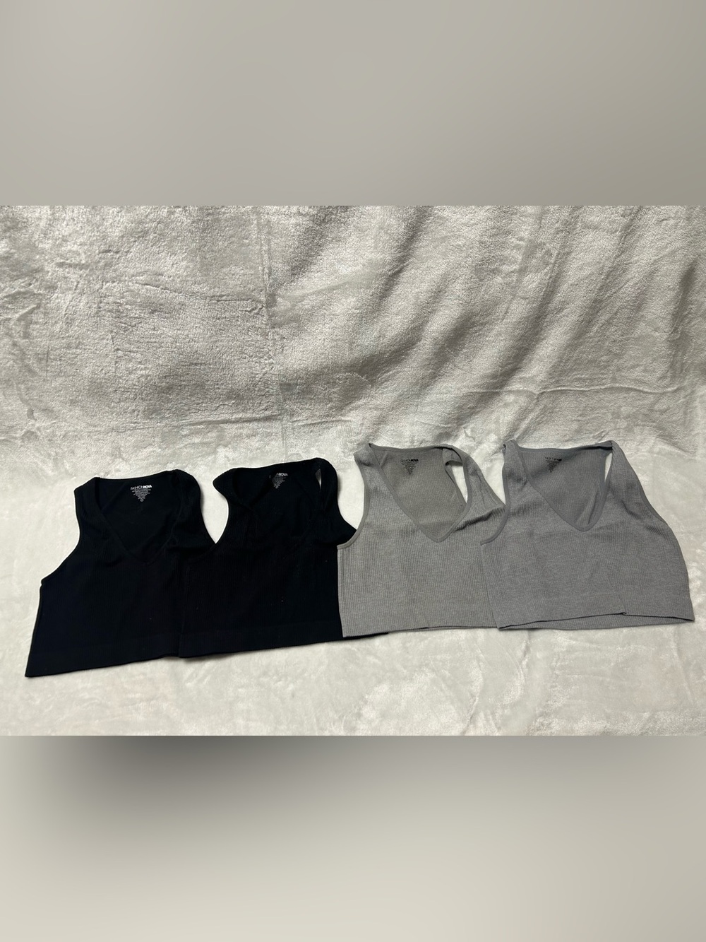 4 Women’s black gray stretch ribbed seamless bralette bra size small medium